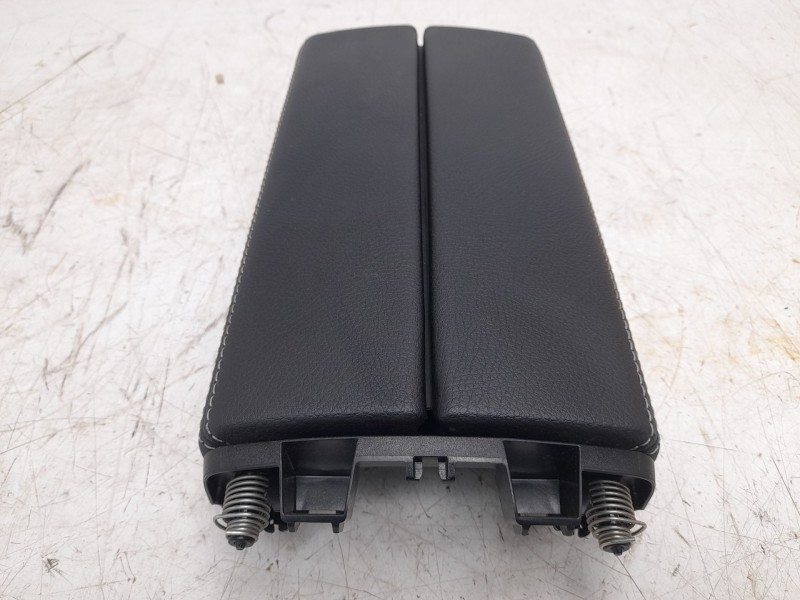 Recambio de apoyabrazos central para mercedes-benz clase b sports tourer (w247) b 200 d (247.012) referencia OEM IAM 1776806603 