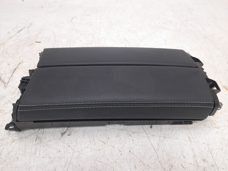 Recambio de apoyabrazos central para mercedes-benz clase b sports tourer (w247) b 200 d (247.012) referencia OEM IAM 1776806603 