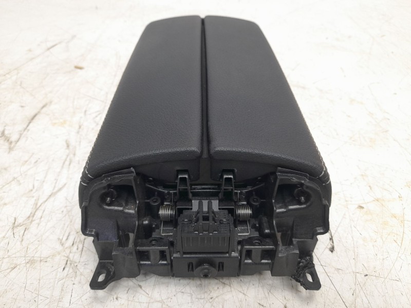 Recambio de apoyabrazos central para mercedes-benz clase b sports tourer (w247) b 200 d (247.012) referencia OEM IAM 1776806603 