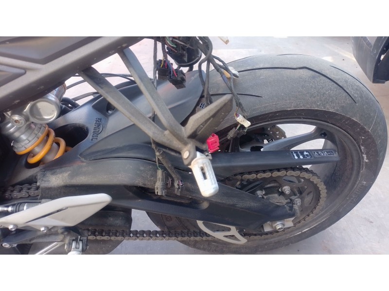 Recambio de estribera izquierda para triumph street triple 765 rs street triple 765 rs referencia OEM IAM   