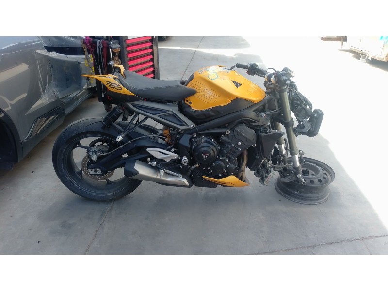 triumph street triple 765 rs del año 2025