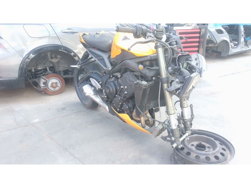 triumph street triple 765 rs del año 2025