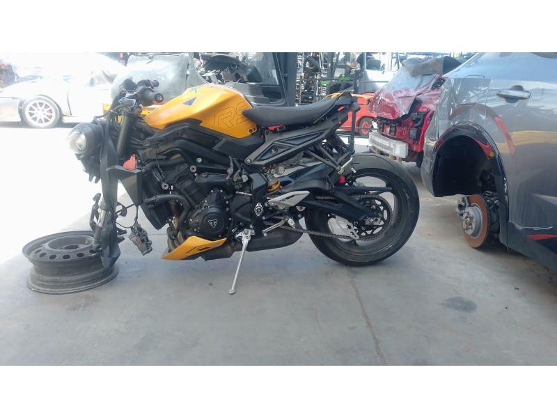 triumph street triple 765 rs del año 2025