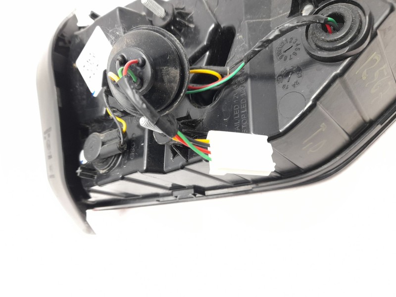 Recambio de piloto trasero derecho interior para mg zs suv (azs1) 1.0 t-gdi referencia OEM IAM 10571684  MG6044153