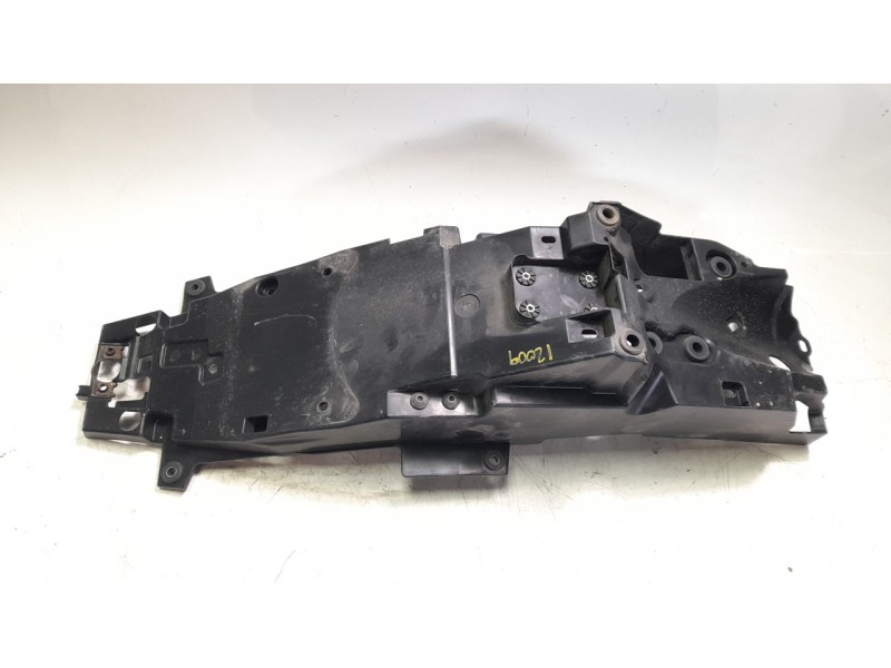 Recambio de moldura para yamaha xsr 900 referencia OEM IAM BEA8212B0000  