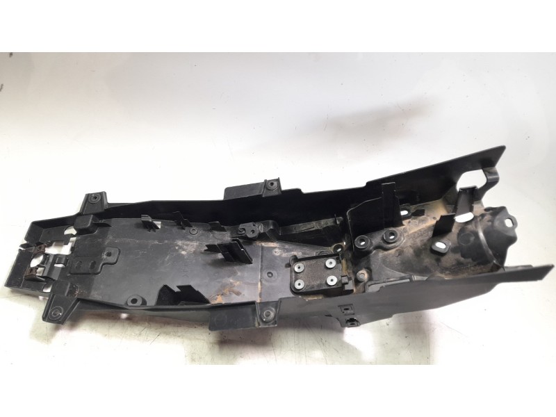 Recambio de moldura para yamaha xsr 900 referencia OEM IAM BEA8212B0000  