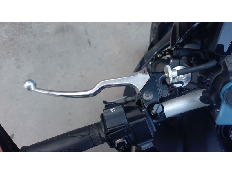 Recambio de maneta exterior delantera izquierda para yamaha mt mt-09 (rn83) referencia OEM IAM   