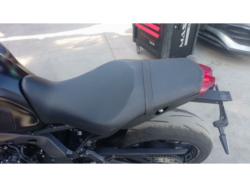 Recambio de asiento para yamaha mt mt-09 (rn83) referencia OEM IAM   