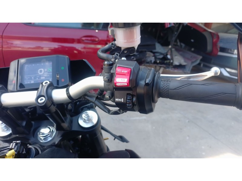 Recambio de piña luces derecha para yamaha mt mt-09 (rn83) referencia OEM IAM   