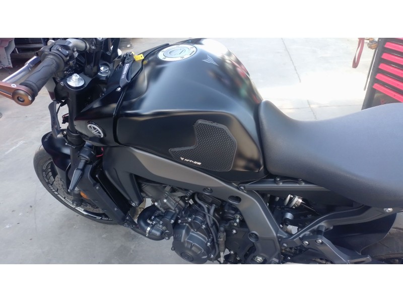Recambio de deposito combustible para yamaha mt mt-09 (rn83) referencia OEM IAM   