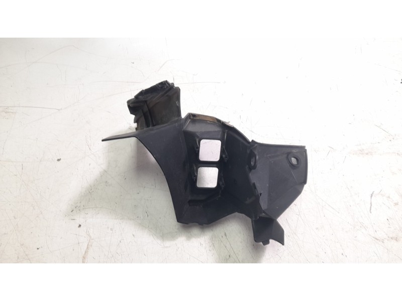 Recambio de moldura para honda africa twin referencia OEM IAM 64531MKKD000  