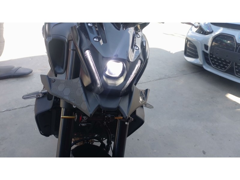 Recambio de faro delantero para yamaha mt mt-09 (rn83) referencia OEM IAM   