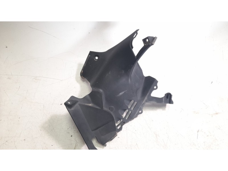 Recambio de moldura para honda africa twin referencia OEM IAM 64521MJPG500  