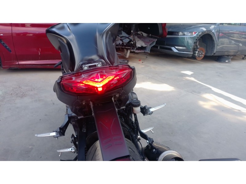Recambio de piloto trasero central para yamaha mt mt-09 (rn83) referencia OEM IAM   