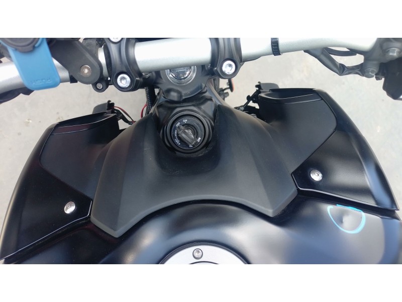 Recambio de moldura para yamaha mt mt-09 (rn83) referencia OEM IAM   