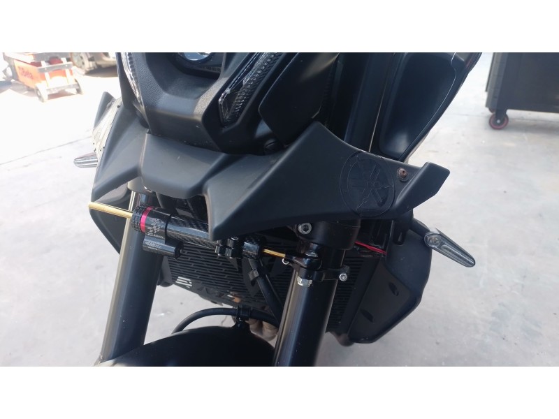 Recambio de molduras delanteras para yamaha mt mt-09 (rn83) referencia OEM IAM   