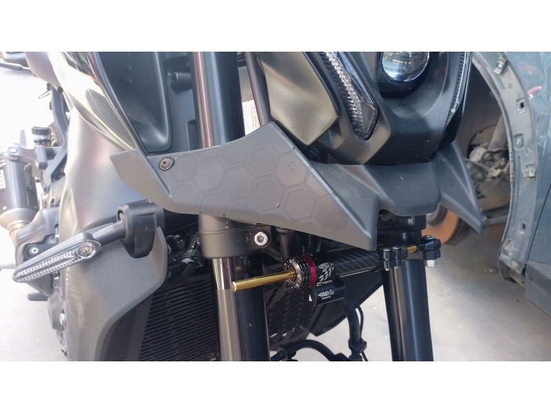 Recambio de molduras delanteras para yamaha mt mt-09 (rn83) referencia OEM IAM   