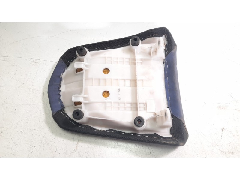 Recambio de asiento para honda africa twin referencia OEM IAM 77300MKSE21ZB  