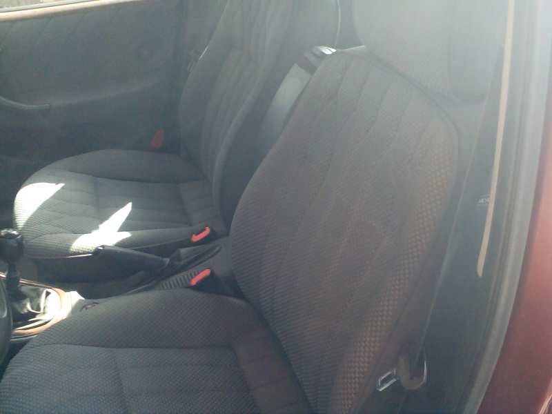 lancia lybra berlina del año 2000