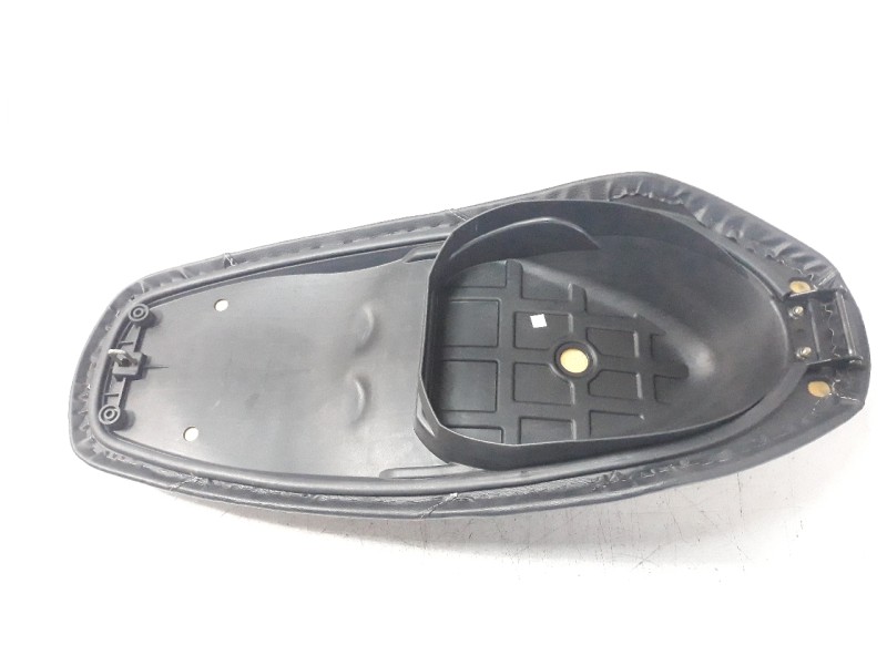 Recambio de asiento para sym jet 14 125 referencia OEM IAM 77200X8A000RH  