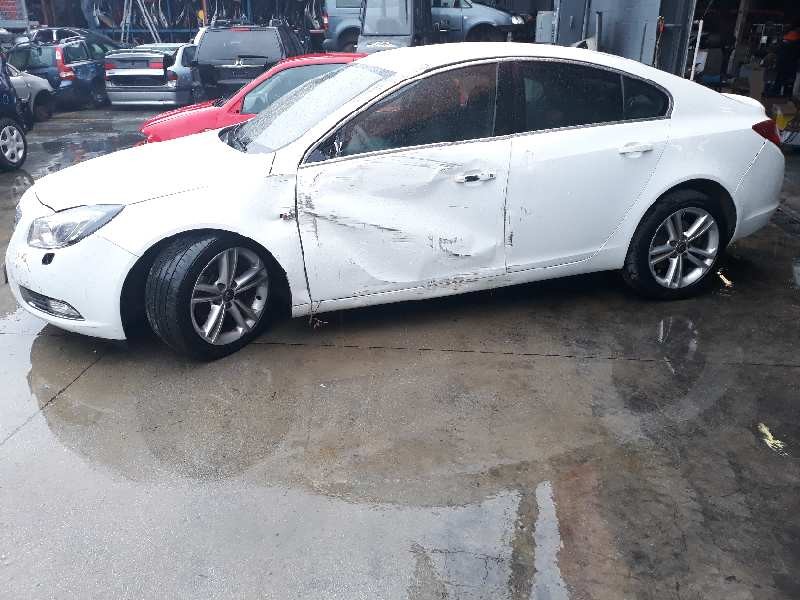 opel insignia berlina del año 2012