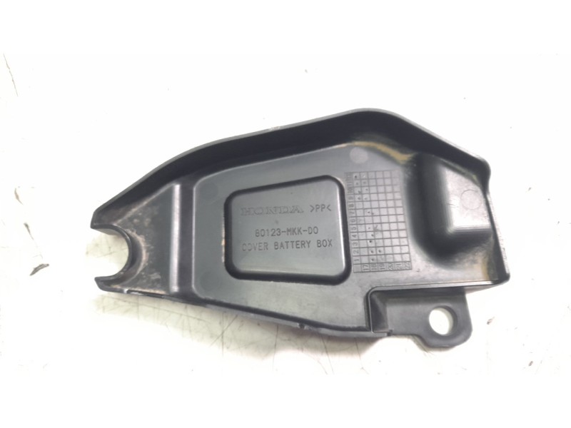 Recambio de moldura para honda africa twin referencia OEM IAM   
