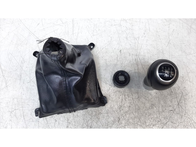 Recambio de pomo palanca cambio para mazda cx-3 2.0 cat referencia OEM IAM DH4C64334  
