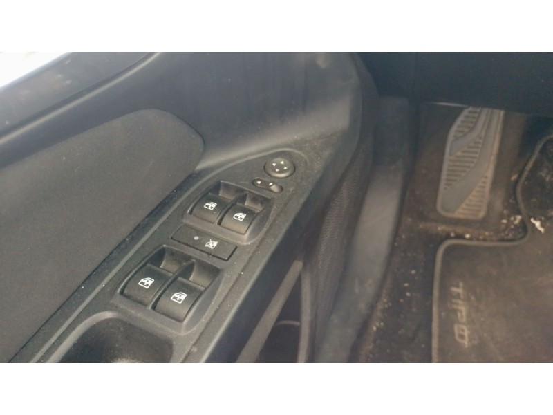 Recambio de mando elevalunas delantero izquierdo para fiat tipo station wagon (356_, 357_) 1.3 d (356wxh1a) referencia OEM IAM  