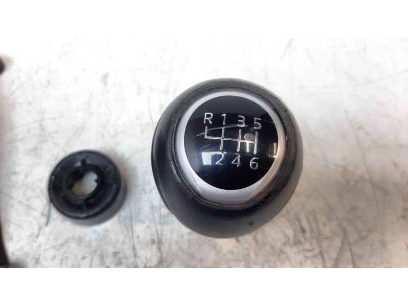 Recambio de pomo palanca cambio para mazda cx-3 2.0 cat referencia OEM IAM DH4C64334  