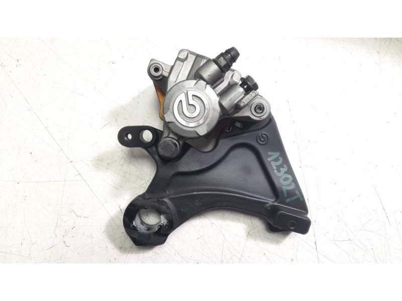 Recambio de pinza de freno trasera derecha para triumph street triple 765 rs street triple 765 rs referencia OEM IAM T2028215  