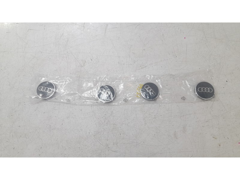 Recambio de tapacubos para audi q3 sportback (f3n) 35 tdi referencia OEM IAM 81A601170  