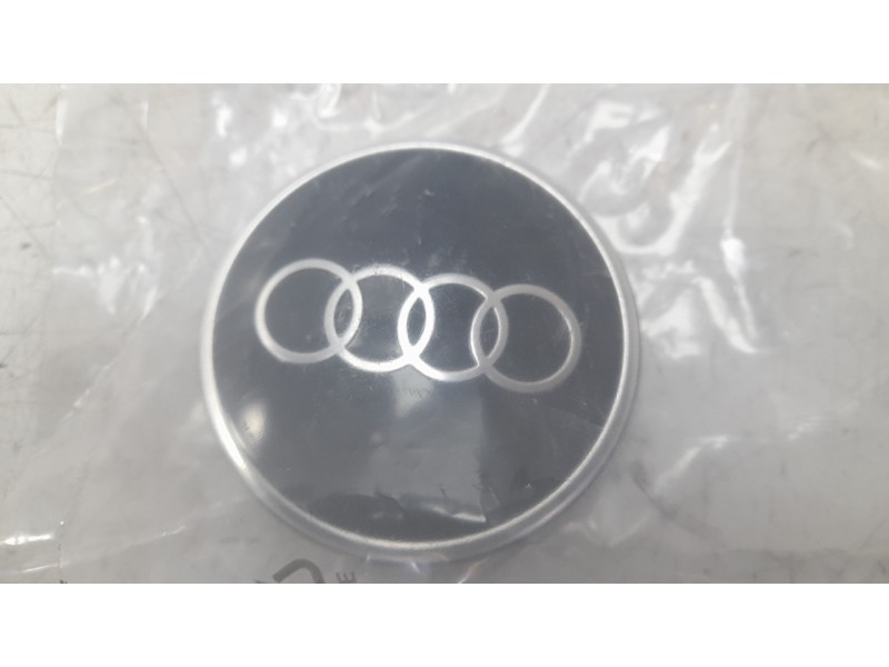 Recambio de tapacubos para audi q3 sportback (f3n) 35 tdi referencia OEM IAM 81A601170  