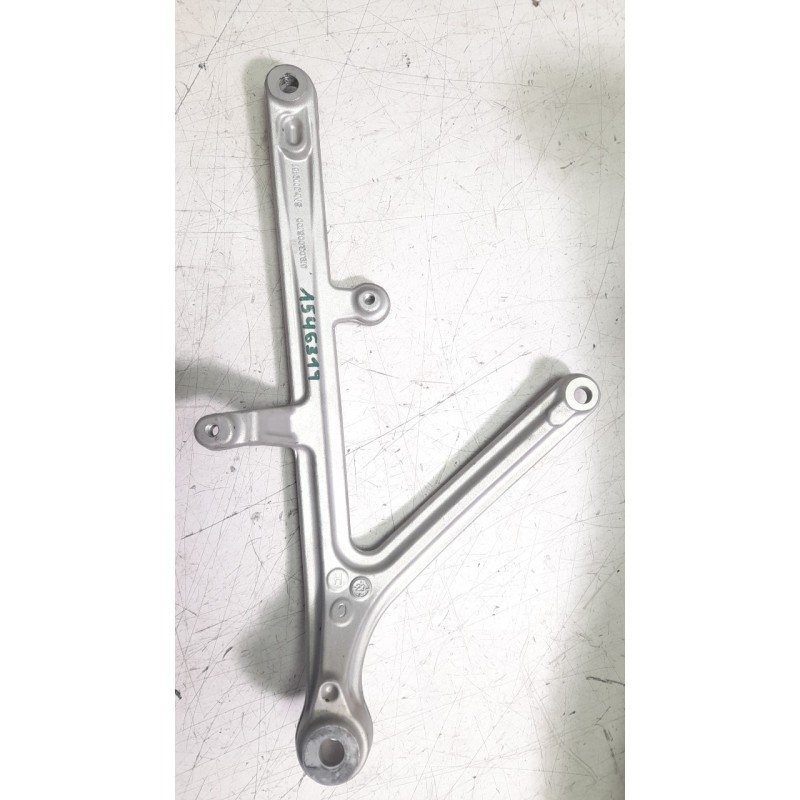 Recambio de soporte motor derecho para ktm super adventure 1290 super adventure s referencia OEM IAM 6190300510001  