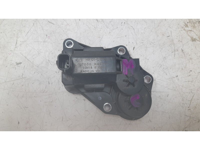 Recambio de motor apertura trampilla para mazda 3 sedán 2.5 e-skyactiv-g referencia OEM IAM HF0120130  