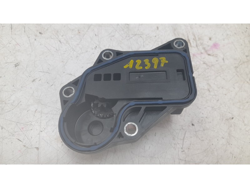 Recambio de motor apertura trampilla para mazda 3 sedán 2.5 e-skyactiv-g referencia OEM IAM HF0120130  