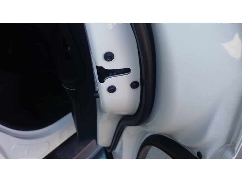 Recambio de cerradura puerta trasera derecha para omoda 5 1.6 referencia OEM IAM   