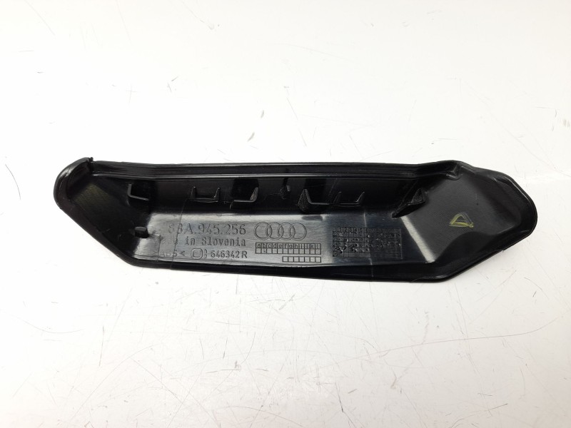Recambio de moldura para audi q3 sportback (f3n) 35 tdi referencia OEM IAM 83A945256  