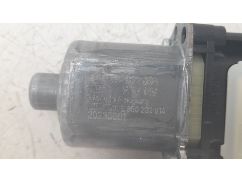 Recambio de motor elevalunas trasero derecho para volkswagen polo vi (aw1, bz1, ae1) 1.0 tsi referencia OEM IAM 5Q0959408D 01308