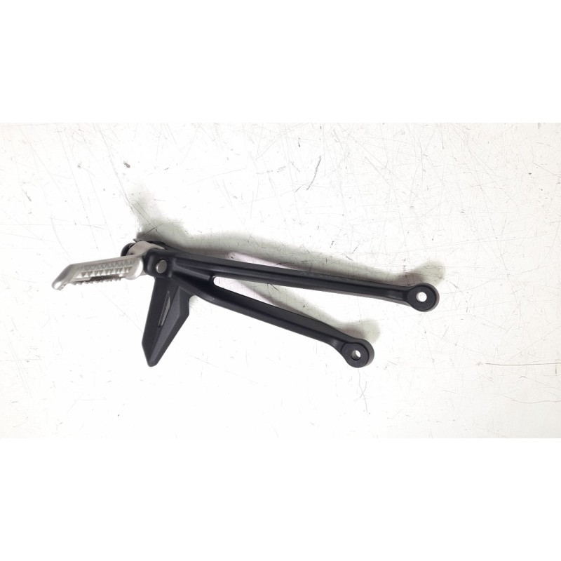 Recambio de estribo lateral para triumph street triple 765 rs street triple 765 rs referencia OEM IAM T2082448  
