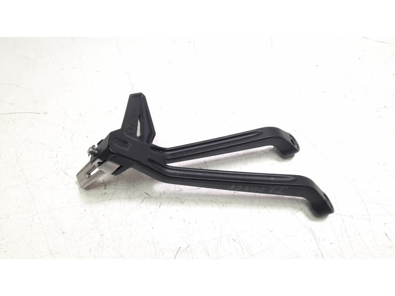 Recambio de estribo lateral para triumph street triple 765 rs street triple 765 rs referencia OEM IAM T2082448  