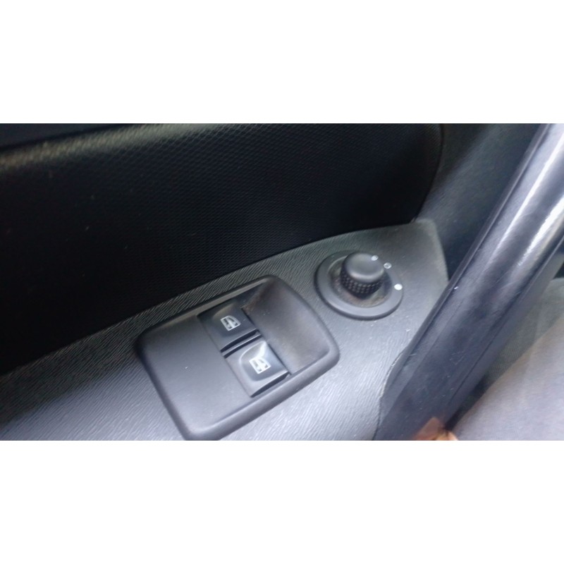 Recambio de mando elevalunas delantero izquierdo para renault kangoo express (fw0/1_) 1.5 dci 95 (fw16) referencia OEM IAM   