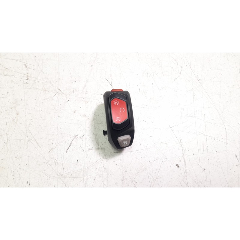 Recambio de piña luces derecha para triumph street triple 765 rs street triple 765 rs referencia OEM IAM T2044828  