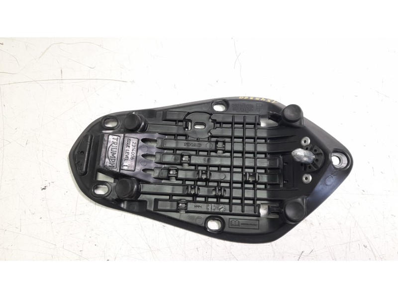 Recambio de soporte alternador para triumph street triple 765 rs street triple 765 rs referencia OEM IAM 2314006  