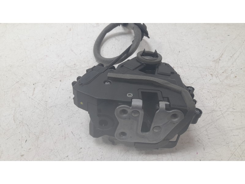 Recambio de cerradura puerta delantera derecha para renault captur e-tech hybrid referencia OEM IAM 805024067R  