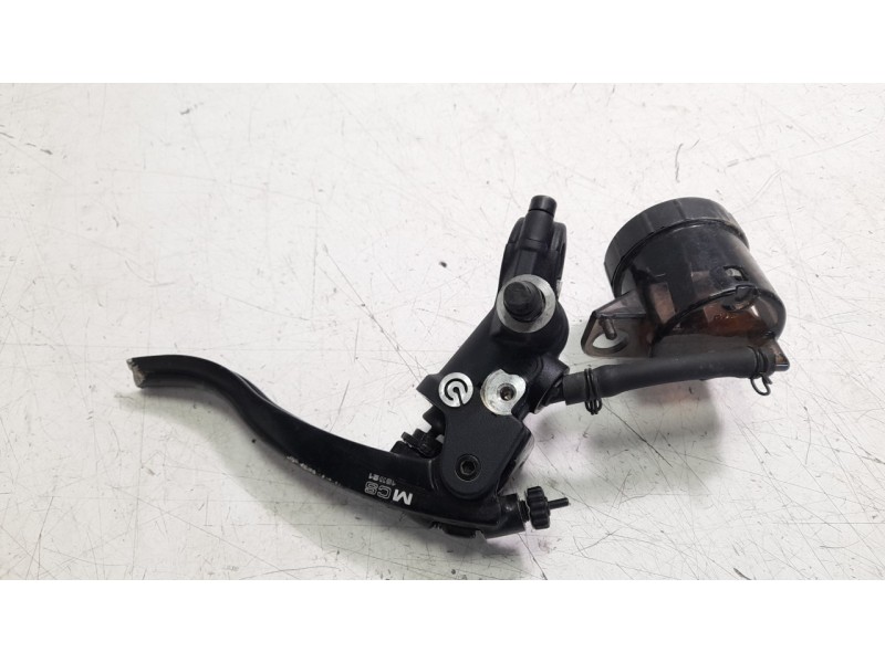 Recambio de bomba freno para triumph street triple 765 rs street triple 765 rs referencia OEM IAM T2028048  