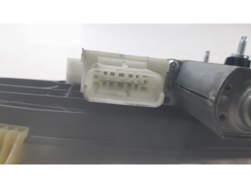 Recambio de elevalunas trasero izquierdo para renault captur e-tech hybrid referencia OEM IAM 807201618R  