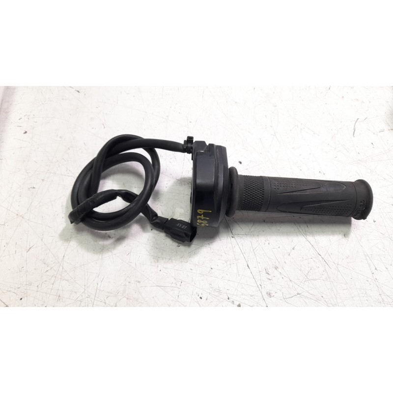 Recambio de puño acelerador para triumph street triple 765 rs street triple 765 rs referencia OEM IAM T2042226  