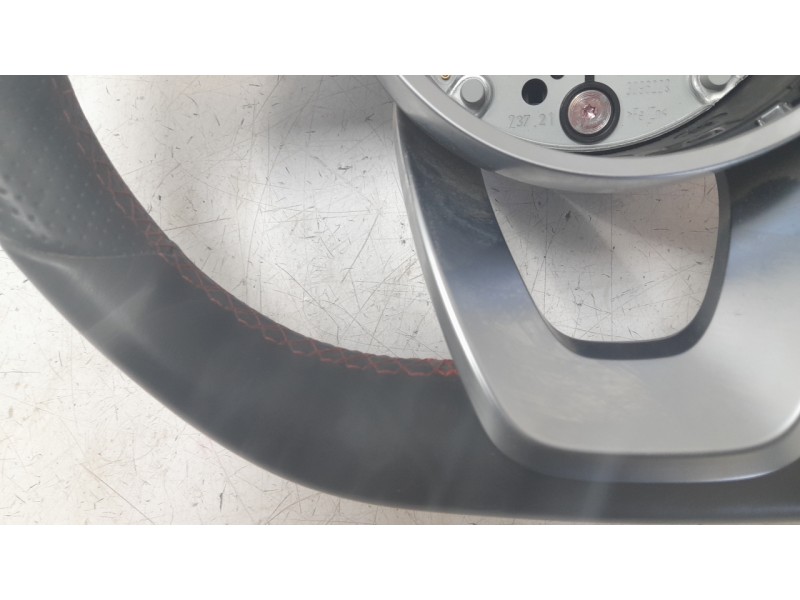 Recambio de volante para mercedes-benz b-klasse (bm 247) b 200 d referencia OEM IAM 0004608402  