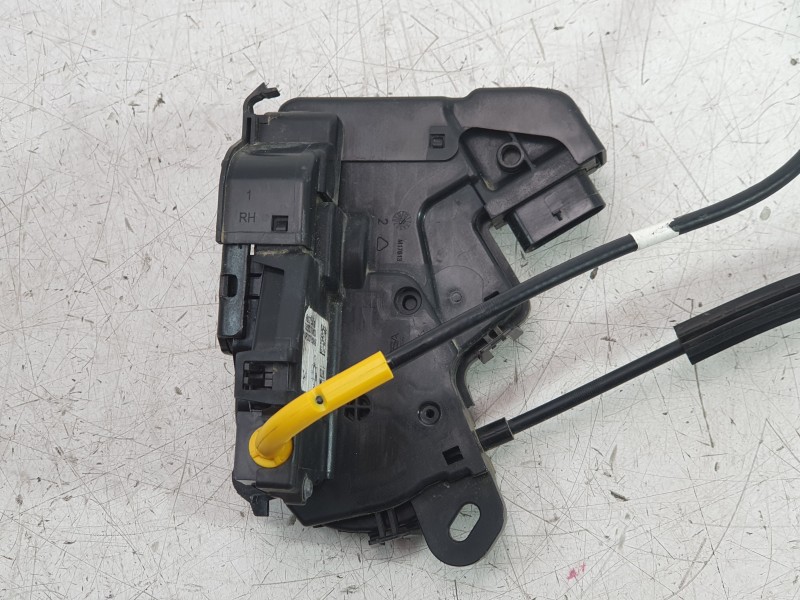 Recambio de cerradura puerta trasera derecha para citroën c4 x e-shine referencia OEM IAM 9832797480  