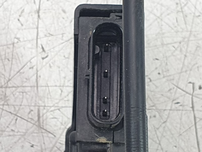 Recambio de cerradura puerta trasera derecha para citroën c4 x e-shine referencia OEM IAM 9832797480  